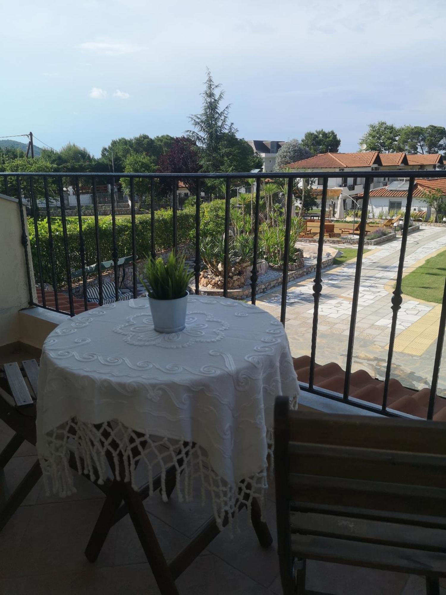 Makis Nest Apart-Hotel Vourvourou Bagian luar foto